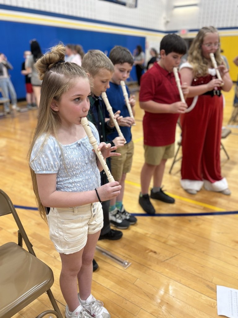 BEBluejackets's tweet photo. Great job to our fourth-graders yesterday evening at their recorder showcase. They sounded great and did a fabulous job introducing each song. Thank you, parents, for allowing your child to participate.  Thank you, Mrs. Crecelius for organizing a successful event! https://t.co/Erj9qRKdky