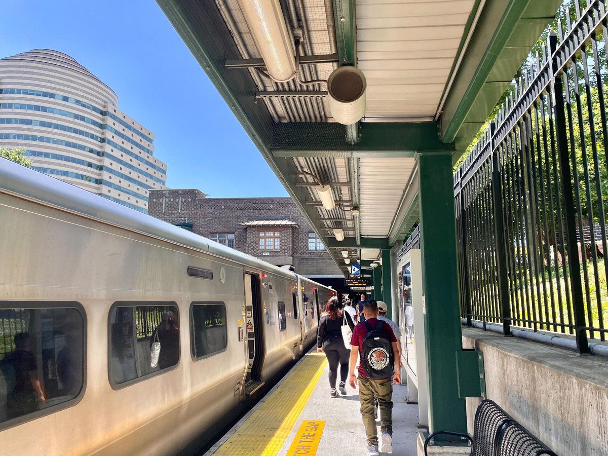 Metro-North Railroad tweet media