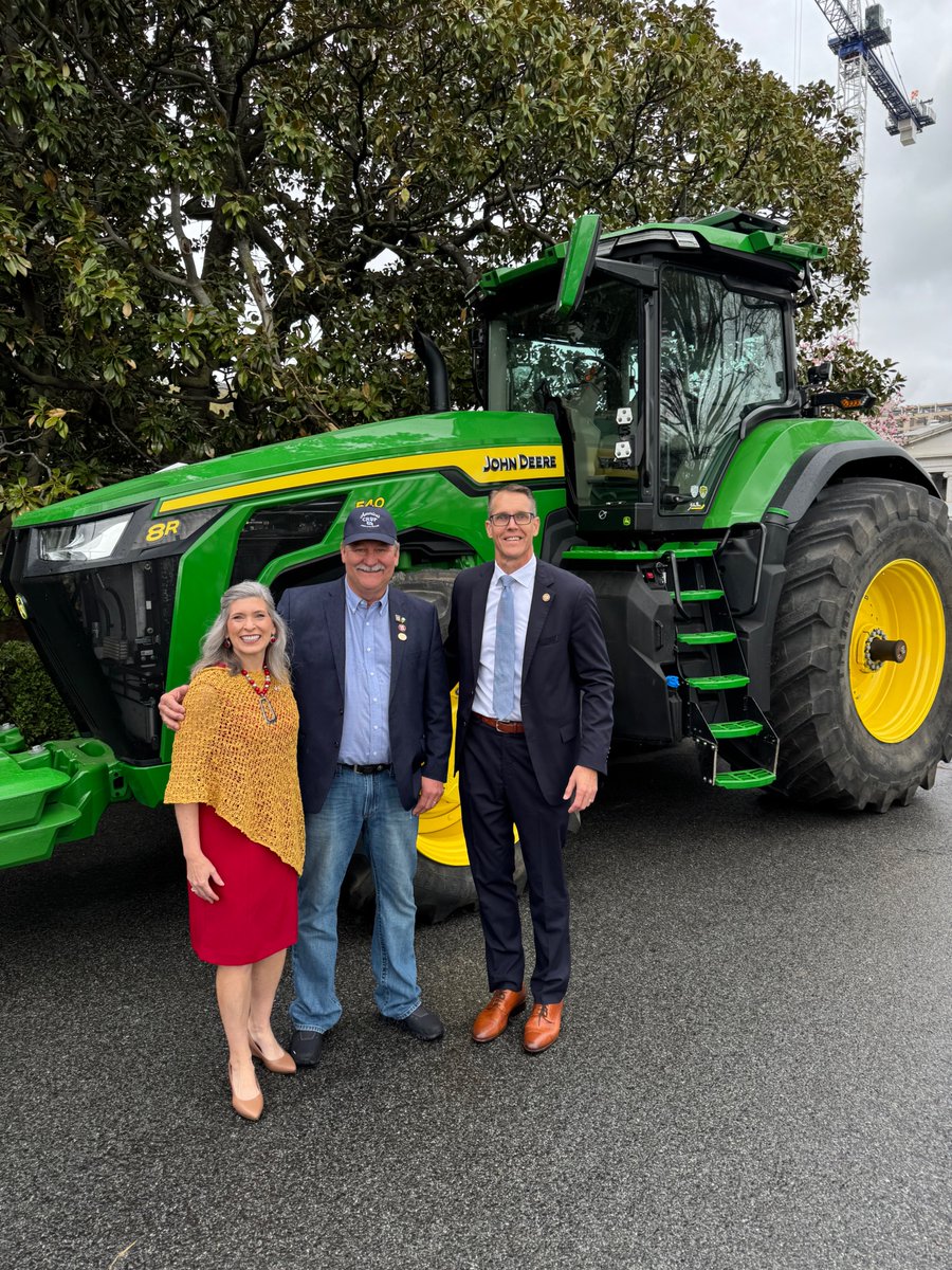 Joni Ernst tweet media