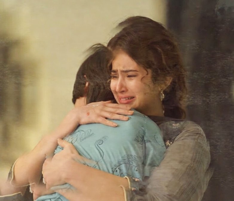 laksoochu103's tweet photo. Meet Yalina Jamali Ali Mazari 🌹 the only female character with a direct impact on both Dhurandhar films. A girl who left her luxurious life behind for love, choosing to live in a small slum at a young age, driven by her pure & innocent feelings for Hamza.❤️ 

#SaraArjun, in her debut lead role, portrays Yalina’s journey beautifully at age of 18-19 from a teenage girl to a wife, then a pregnant woman, & finally a mother. Holding her own alongside a cast of seasoned male actors, she delivers every emotion with remarkable depth, proving again & again why she was the perfect choice for this role.🔥 

Wishing her nothing but success, hope Bollywood recognizes & nurtures such rare talent & grace. 💫 

And lastly, incomplete love stories are always said to be the most beautiful… but here, even after completion, Hamza & Yalina’s love still left incomplete.... 🥹💔

#DhurandharTheRevenge
#Dhurandhar #Yalina