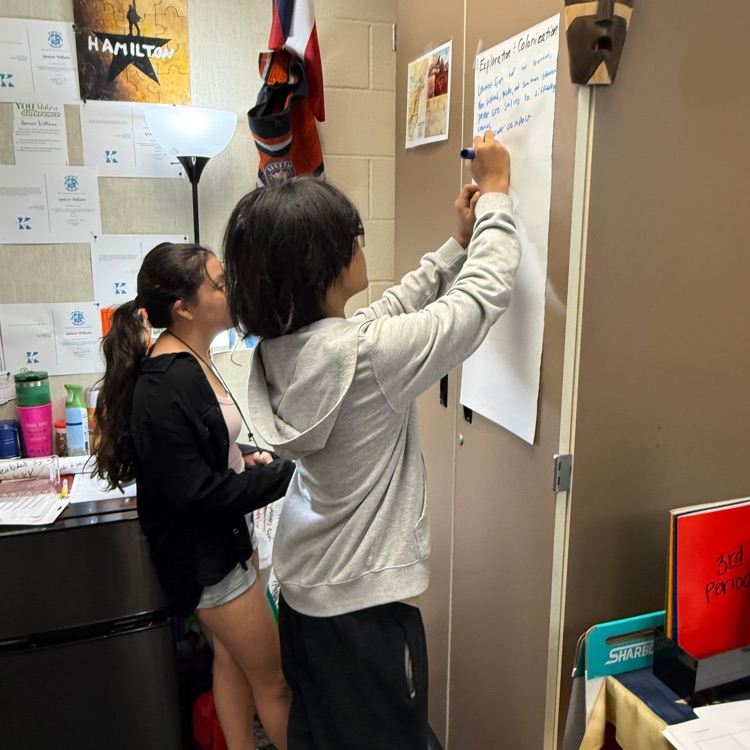 HumbleISD_CMS's tweet image. US History came full circle with Year in Review stations! 🇺🇸📚 Students revisited key events, connected the dots, and brought the past back to life through interactive learning. History in motion! #TheColtWay