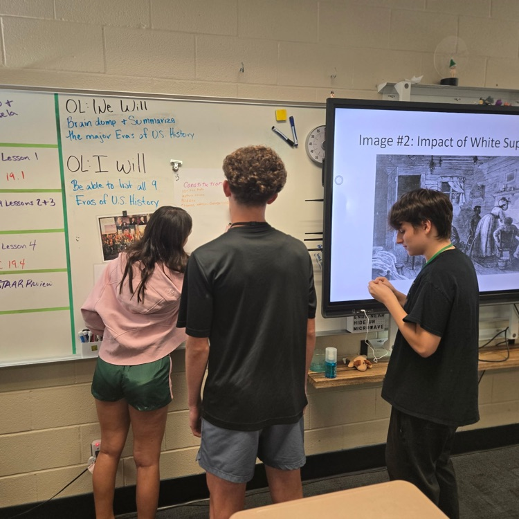 HumbleISD_CMS's tweet image. US History came full circle with Year in Review stations! 🇺🇸📚 Students revisited key events, connected the dots, and brought the past back to life through interactive learning. History in motion! #TheColtWay