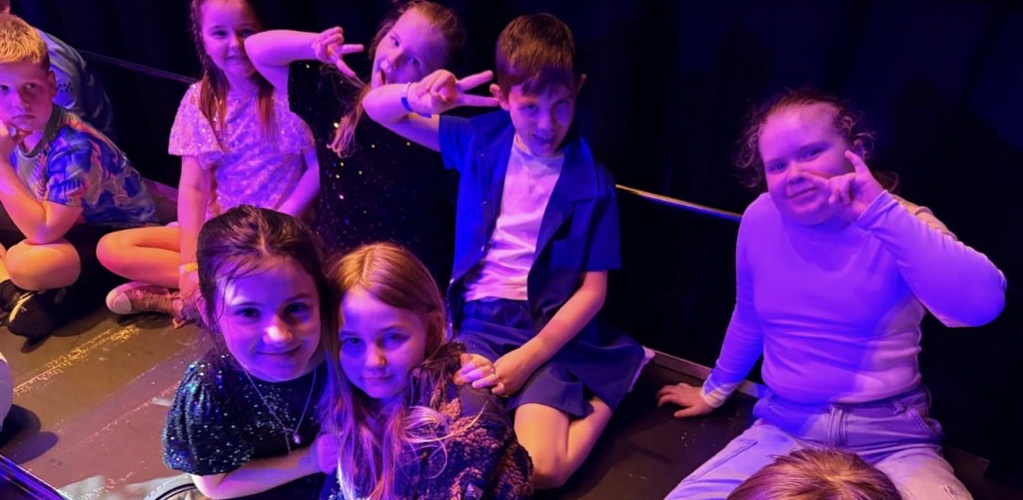 Lakeside_school's tweet photo. Our choir are @TheBathsHall taking part in the Big Sing - it looks like they are having an amazing time! #bigsing https://t.co/WONnfT2XR2