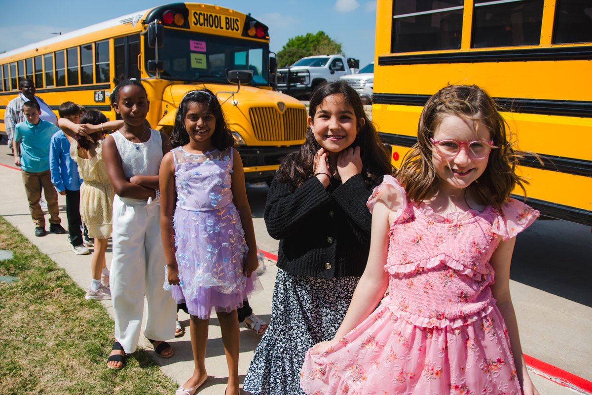 LISDTransport's tweet image. More than a ride—we’re part of the journey 🎶 Our drivers helped make the 3rd Grade Symphony day extra special, and these moments are everything #LEWISVILLEISD #SchoolTransportation #BusDriversRock #SymphonyDay #TransportationTeam