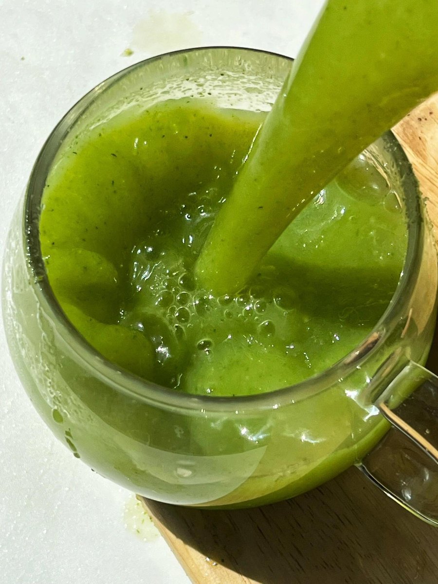 Jasmijn965's tweet photo. ⁩ ⁨A cup of green energy in the morning, drinking freshness and clarity into the body. May today be gentle and full of light ☀️⁩ https://t.co/EzoNc4Ecto