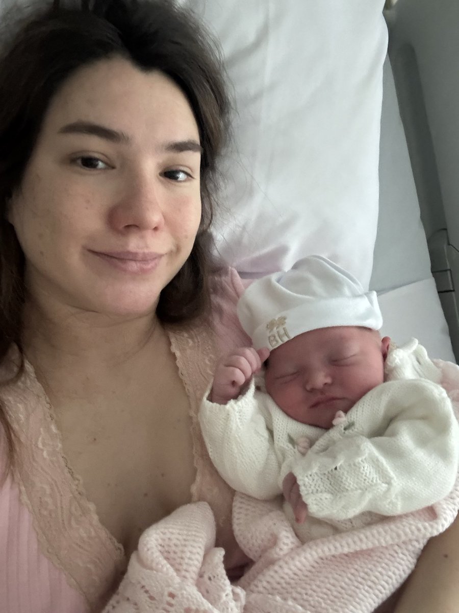 Lolita 👄 tweet media