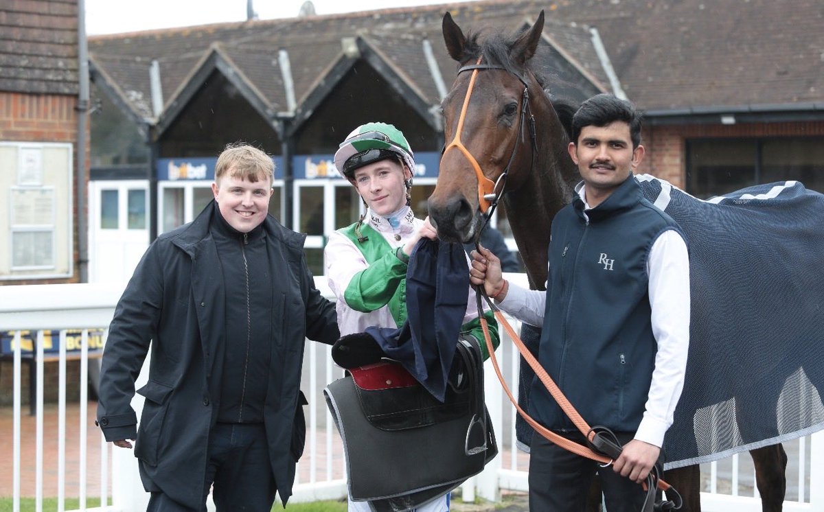 Lingfield Park tweet media