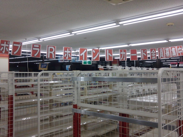 heimt2013's tweet photo. ちょうど１０年前の今日（９月３日）１９時３０分撮影。
鳥大附属小学校前にはコンビニ「ポプラ」がありました。
当時の店長が「ウチは全然赤字経営じゃなかったんだけどさ、ポプラそのものが鳥取から撤退の方針になっちゃったから仕方なく閉店なんですよ」ってボヤいてたのはハッキリ覚えてる・・・ https://t.co/GfON4ehmuP