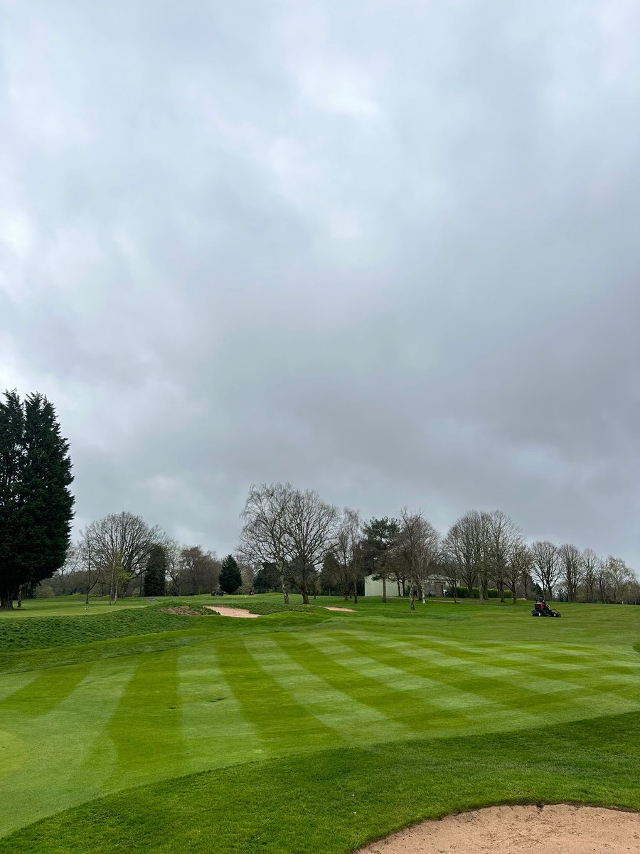 c86low's tweet image. Full weekend of competitions! So a big push on course presentation! #golf #turf #greenkeeping #greenkeeper #weekend