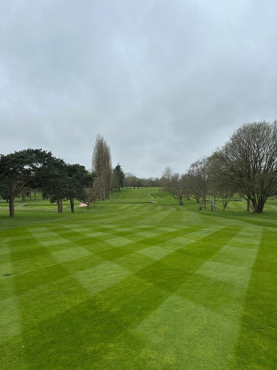 c86low's tweet image. Full weekend of competitions! So a big push on course presentation! #golf #turf #greenkeeping #greenkeeper #weekend