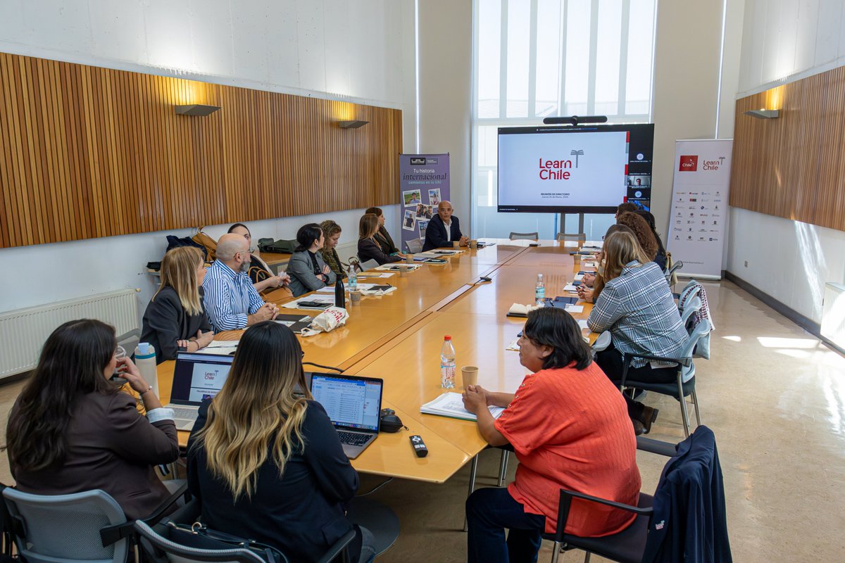 LearnChile's tweet photo. Learn Chile realizó su primera jornada presencial de la Fase 7 en el Campus Viña del Mar de la Universidad Adolfo Ibáñez, reuniendo a sus comisiones para avanzar en gobernanza, estudios, visas, redes internacionales, comunicaciones y técnico-profesional. https://t.co/VA44Vy1HNx