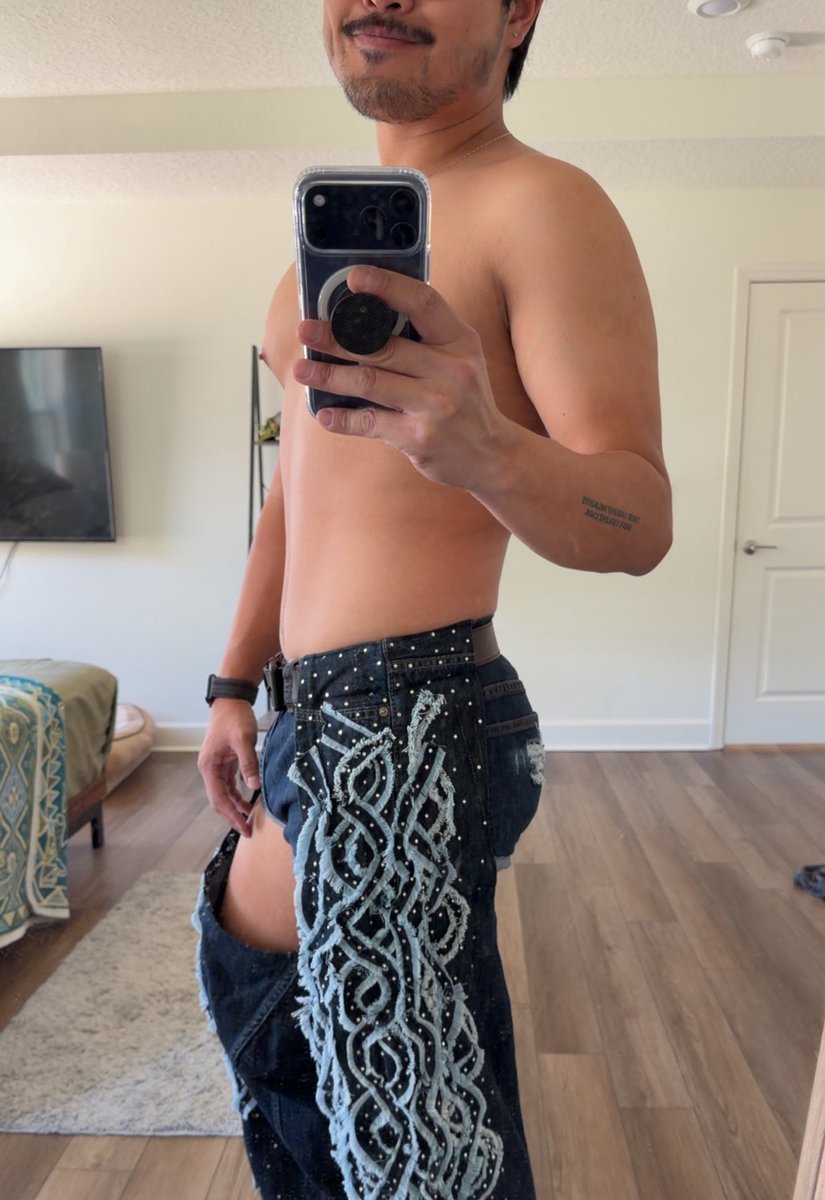 beefcakebard's tweet photo. pokin out the front and back in these chaps https://t.co/XwEaH1fCxF