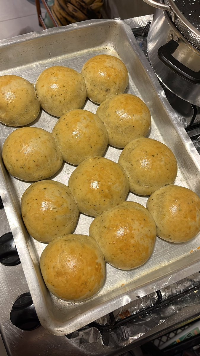 teupedro_'s tweet photo. @PabloTwitta fiz pão de cebola ontem e já é a terceira pessoa que vejo falando que fez pão de cebola https://t.co/qSqajEnSL8