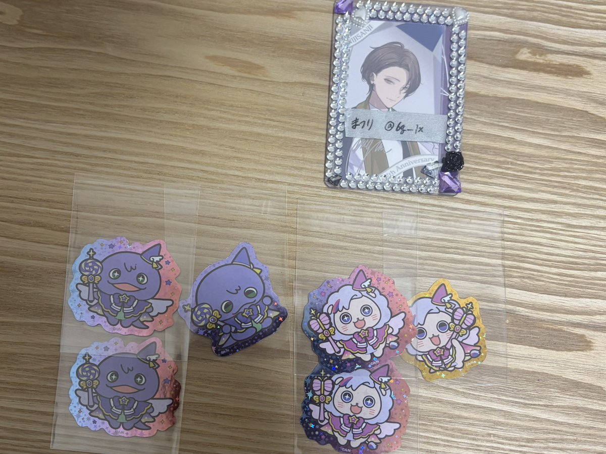 6q_ix's tweet photo. 【交換】にじさんじ ろふまる ROF-MAL まじっくだいさくせん！ ランダムステッカー

譲：画像1
求：画像2💞

同種絵柄優先ですがどれでも検討いたします
横浜手渡しor郵送
検索からでもお気軽にお声がけください https://t.co/G5dkdUTSjv