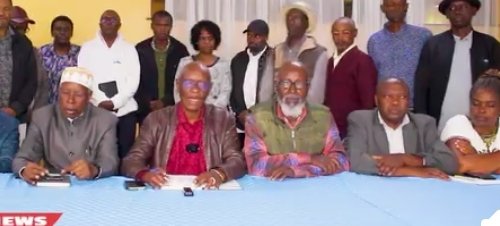 mutemut70626794's tweet photo. @kamauwaruhiu Si ni wewe huyu tunaona hapa na blazer ya green mzee https://t.co/q5ZBzzwOFn