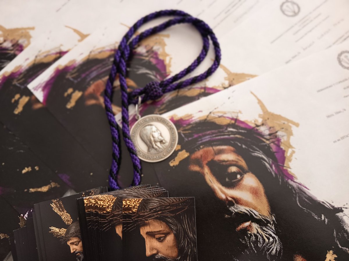 En poco más de dos horas, estaremos realizando la estación de penitencia por el entorno de la Catedral; cada uno, en un puesto diferente pero con una misma devoción <a href="/HdadCorona/">Hdad Corona</a>