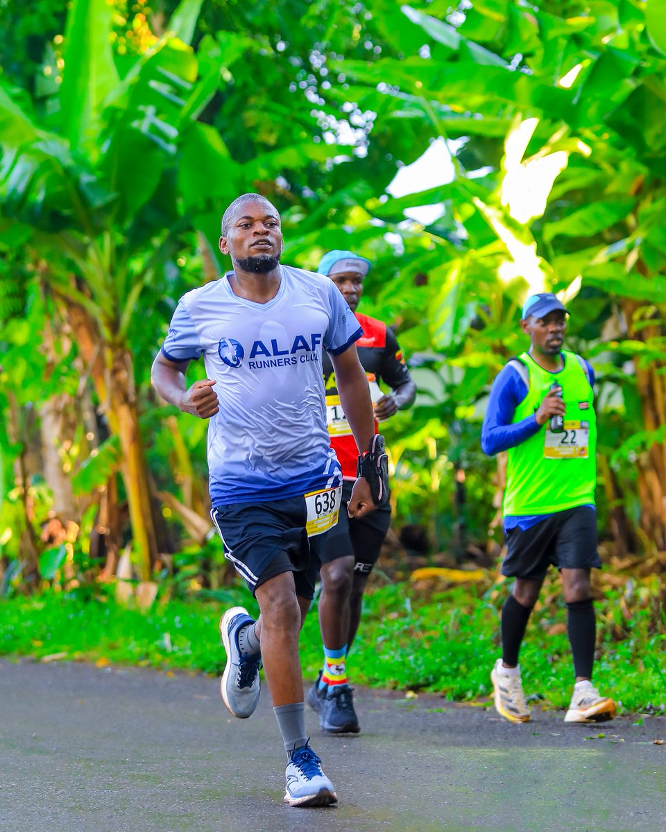ALAFFOUNDATION's tweet photo. Juhudi ya timu yetu ilikuwa ya kipekee kutoka mwanzo hadi mwisho.
Hongera kwa wakimbiaji wetu waliokamilisha Kilimarathon ya 42KM 
🏅 Allan  Semu &amp; Julius Pamba
🏅 Renatus  Chaula
🏅 Thadeo Alberto Namalonzo
🏅 Allan Jonas Semu &amp; Denis Josephath Mzulule

#Kilimarathon https://t.co/UTYwH7oZKd
