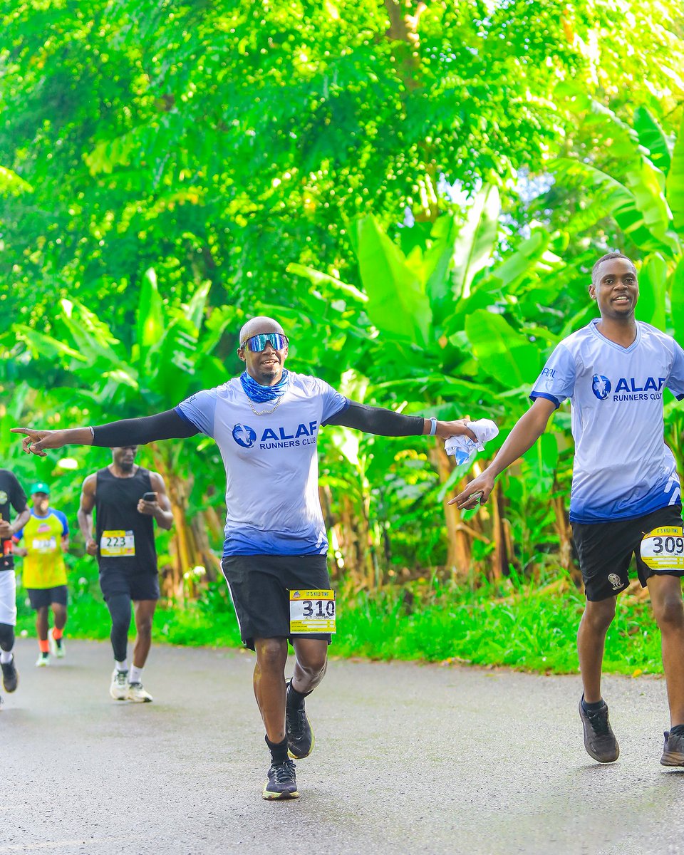 ALAFFOUNDATION's tweet photo. Juhudi ya timu yetu ilikuwa ya kipekee kutoka mwanzo hadi mwisho.
Hongera kwa wakimbiaji wetu waliokamilisha Kilimarathon ya 42KM 
🏅 Allan  Semu &amp; Julius Pamba
🏅 Renatus  Chaula
🏅 Thadeo Alberto Namalonzo
🏅 Allan Jonas Semu &amp; Denis Josephath Mzulule

#Kilimarathon https://t.co/UTYwH7oZKd