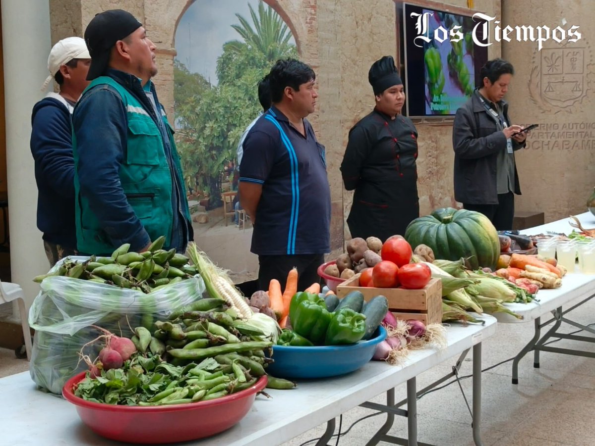 LosTiemposBol's tweet photo. El Mercado Central del productor al consumidor invita a festejar su primer aniversario con la feria de pescado y productos, en ambientes de la exVidriolux, en la av. Petrolera.
Fotos: Daniel James https://t.co/SSDmxsxsfS