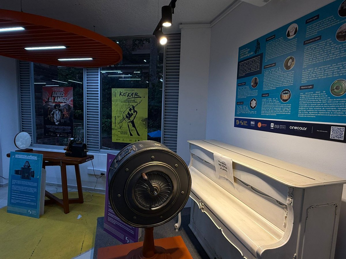 patfilmcolombia's tweet photo. #UnDíaComoHoy I Un 28 de marzo de 1895, los hermanos Lumière encendieron la magia al presentar el Cinematógrafo y marcar el nacimiento del cine; hoy rendimos homenaje a esta efeméride con una galería de juguetes ópticos de la Fundación Patrimonio Fílmico Colombiano. https://t.co/PT8OEHMZWL