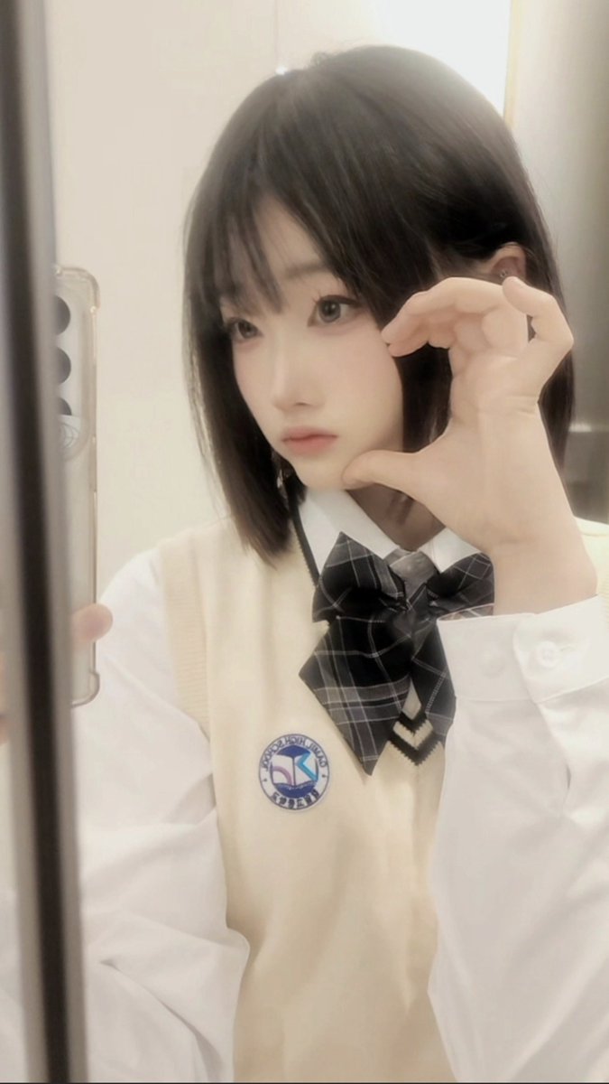 이 개 년 tweet media