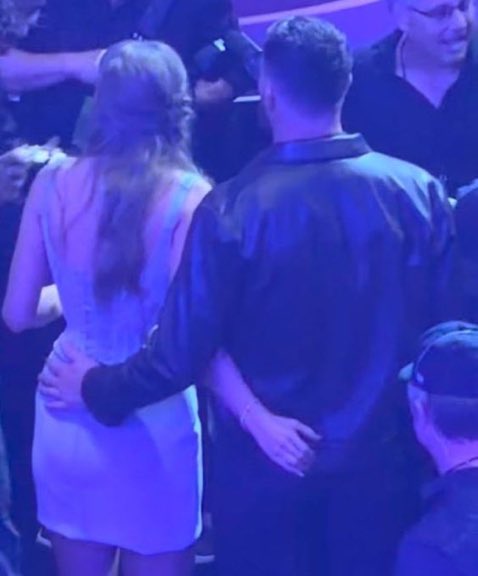 summer 🍯 tweet media