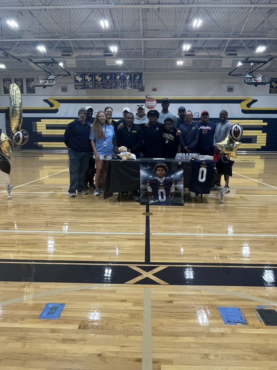 coach_pleasant's tweet image. 🚨🚨 Congratulations to Oliver James signing with Southwestern University to play football! @Oliver_J11 We are super proud of you! #CTC @stpfootballbc @STPCTCFOOTBALL