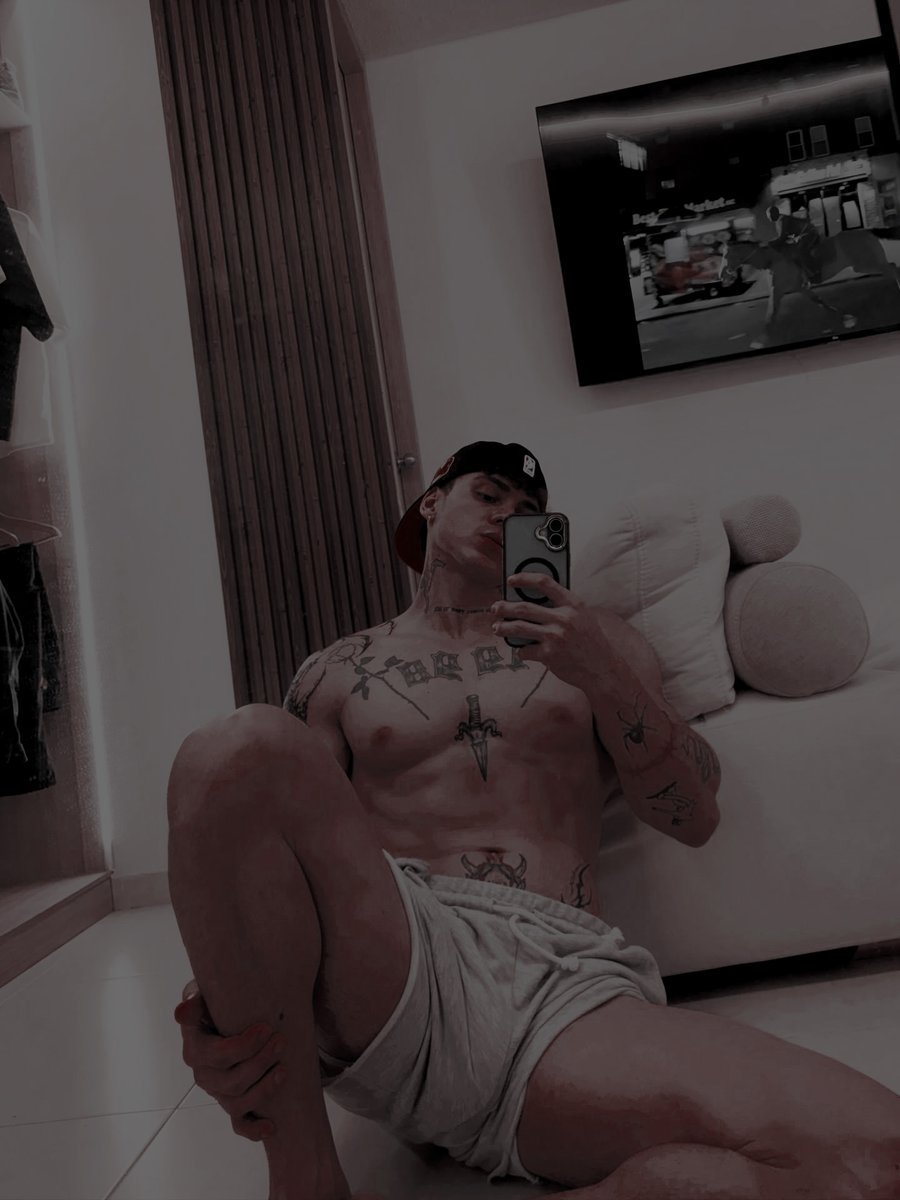 ᅠᅠ𝖆𝐫͟𝐞͟𝐬 tweet media