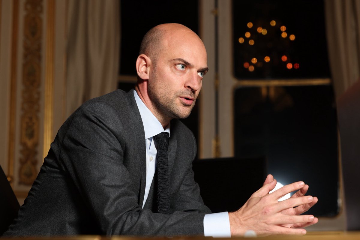 Fransa Dışişleri Bakanı Jean-Noël Barrot, İsrail’e tepki gösterdi! 

▪️İsrail, Lübnan'da kara harekatı düzenlemekten ve sivil altyapıyı hedef almaktan kaçınmalıdır.

▪️Orta Doğu'da sivillerin kasıtlı olarak hedef alınmasının hiçbir gerekçesi yoktur.