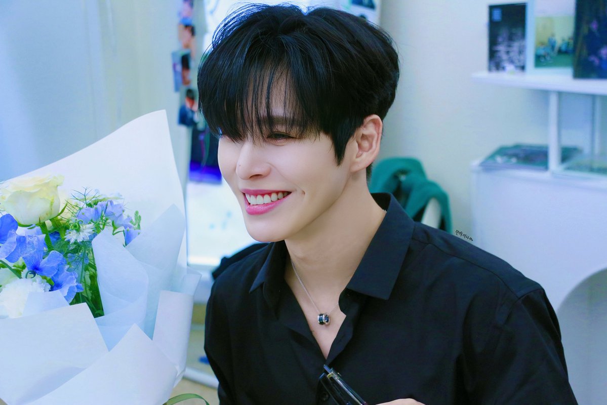 민아미나✨ tweet media