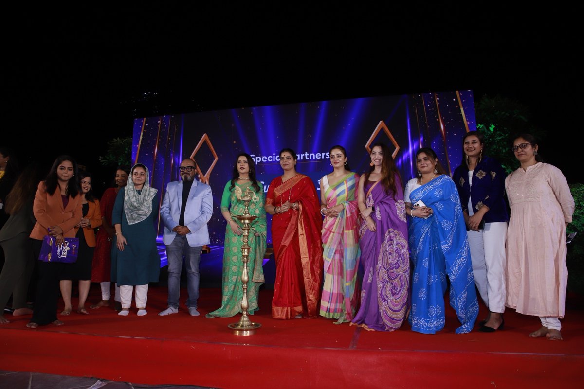 sanamalikshaikh's tweet image. मराठी वृत्तवाहिनी झी २४ तास तर्फे आयोजित महिला सन्मान पुरस्कार सोहळ्याला उपस्थित राहिले. कर्तुत्ववान महिलांचा यानिमित्ताने गौरव करण्यात आला.

📍मॅरेथॉन फ्युचरेक्स, लोअर परेल

#WomenEmpowerment #MahilaSamman #Zee24Taas #SanaMalikShaikh #MLA