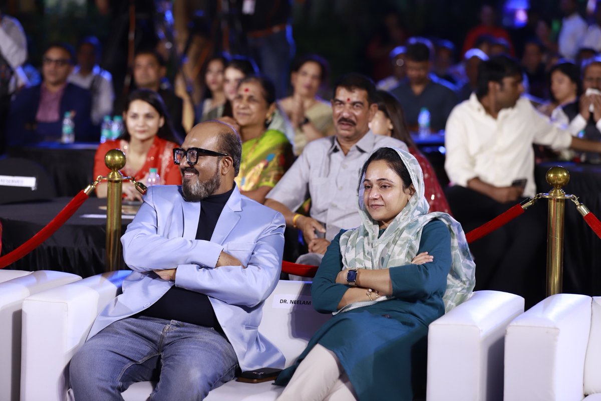 sanamalikshaikh's tweet image. मराठी वृत्तवाहिनी झी २४ तास तर्फे आयोजित महिला सन्मान पुरस्कार सोहळ्याला उपस्थित राहिले. कर्तुत्ववान महिलांचा यानिमित्ताने गौरव करण्यात आला.

📍मॅरेथॉन फ्युचरेक्स, लोअर परेल

#WomenEmpowerment #MahilaSamman #Zee24Taas #SanaMalikShaikh #MLA