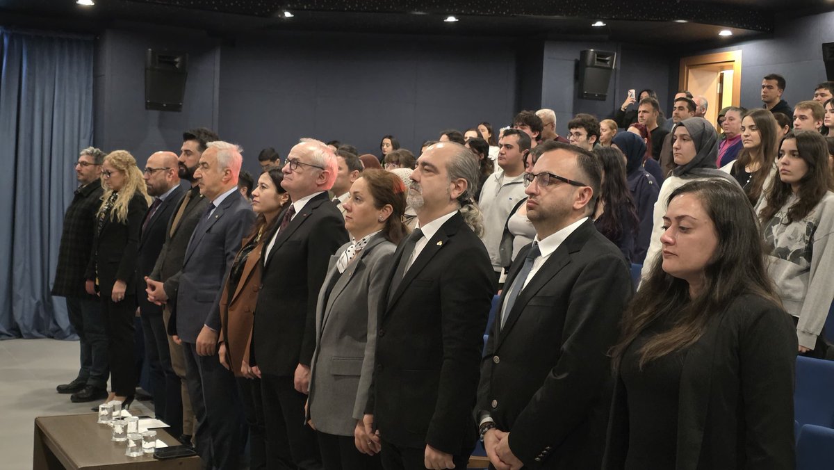 Programa Dekanımız Prof. Dr. Hatun Boztepe Taşkıran, dekan yardımcılarımız, Yabancı Diller Yüksekokulu Vekil Müdürü Prof. Dr. Ali Şükrü Çoruh, öğretim üyeleri ve öğrenciler katıldı.