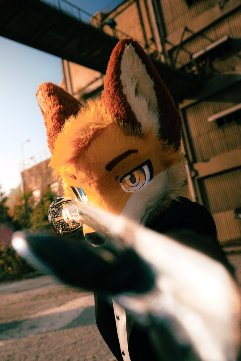 「你好，然後，永別了」
「はじめまして、そして、さようなら」

📷： 別林
#FursuitFriday