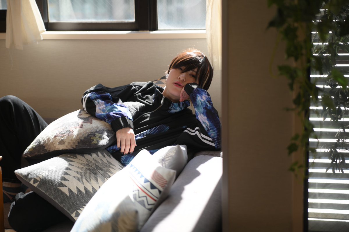 【ポートレート・創作】

外は眩し過ぎるので、このままお家デートでもいいですか