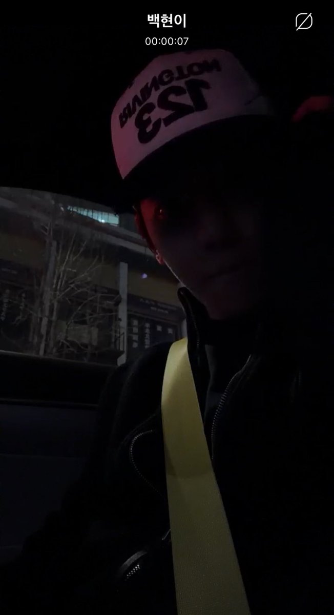 baekhyunsterrie's tweet photo. 260328 | #BAEKHYUN BUB LIVE 

Baekhyun Bubble’da bir live başlattı😭😭❤️❤️ https://t.co/vGAeSNWOTE