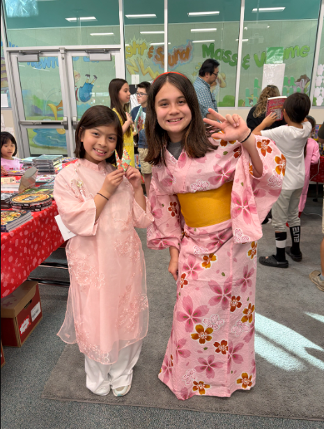 TheKHSLibrary's tweet photo. Kempner Dance supported Sugar Mill ES's Multicultural Fest in traditional Folklórico dress! 💃✨
Students represented countries from all over the world. A huge thanks SME library for hosting such a vibrant event! 🌎📚
@sme_library
@FortBendISD 
@fbisd_libraries
@khscougars_fbisd https://t.co/HVFT8y35QN