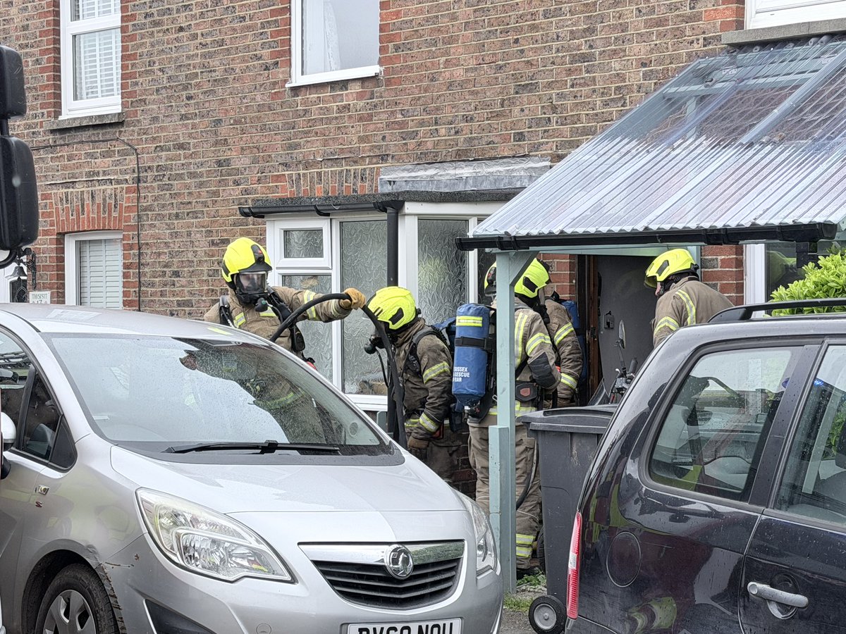 EchoDan11's tweet image. #Hailsham - 3 pump fire this morning - great work by crews from Eastbourne and Uckfield.