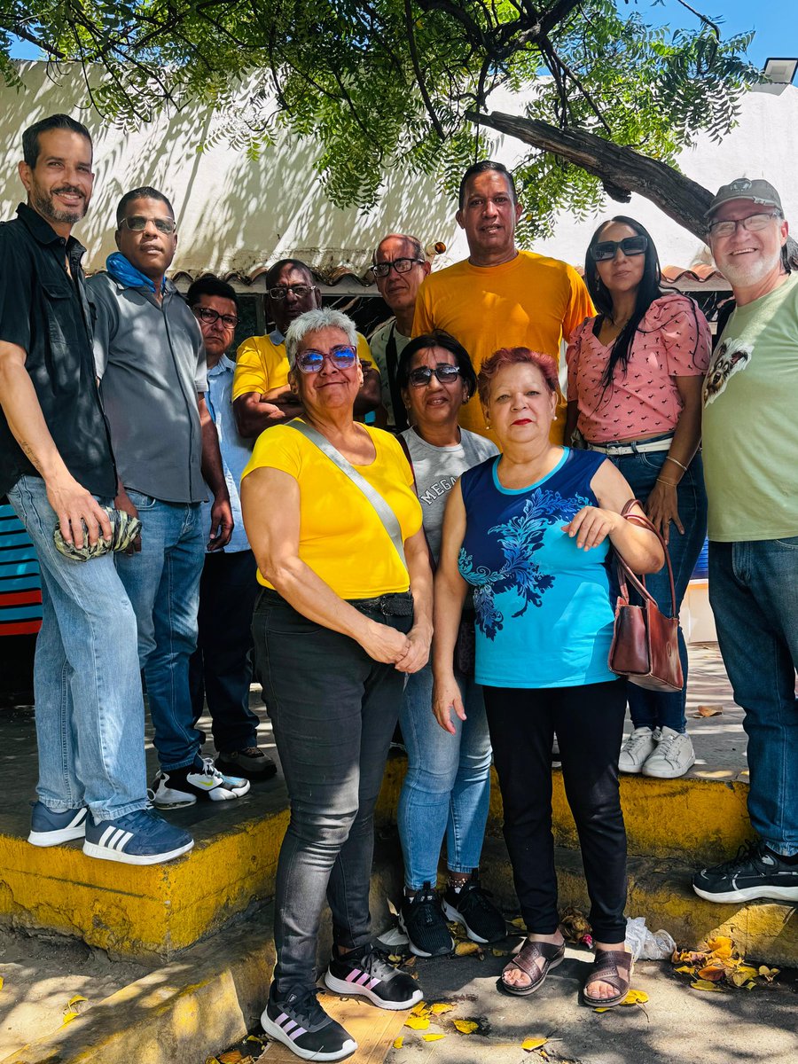 mpjvargas's tweet photo. ¡Determinación y organización! 👊🇻🇪 

Productiva jornada en nuestro estado junto a nuestro Vicepresidente de Organización @EdinsonFerrerA y Daniel Coordinador de Actividades nacional de @Pr1meroJusticia. 

 #JusticiaEnLaCalle 
#LaGuairaSeMueve 
#Transicion2026 https://t.co/JcrOZ0Rezs