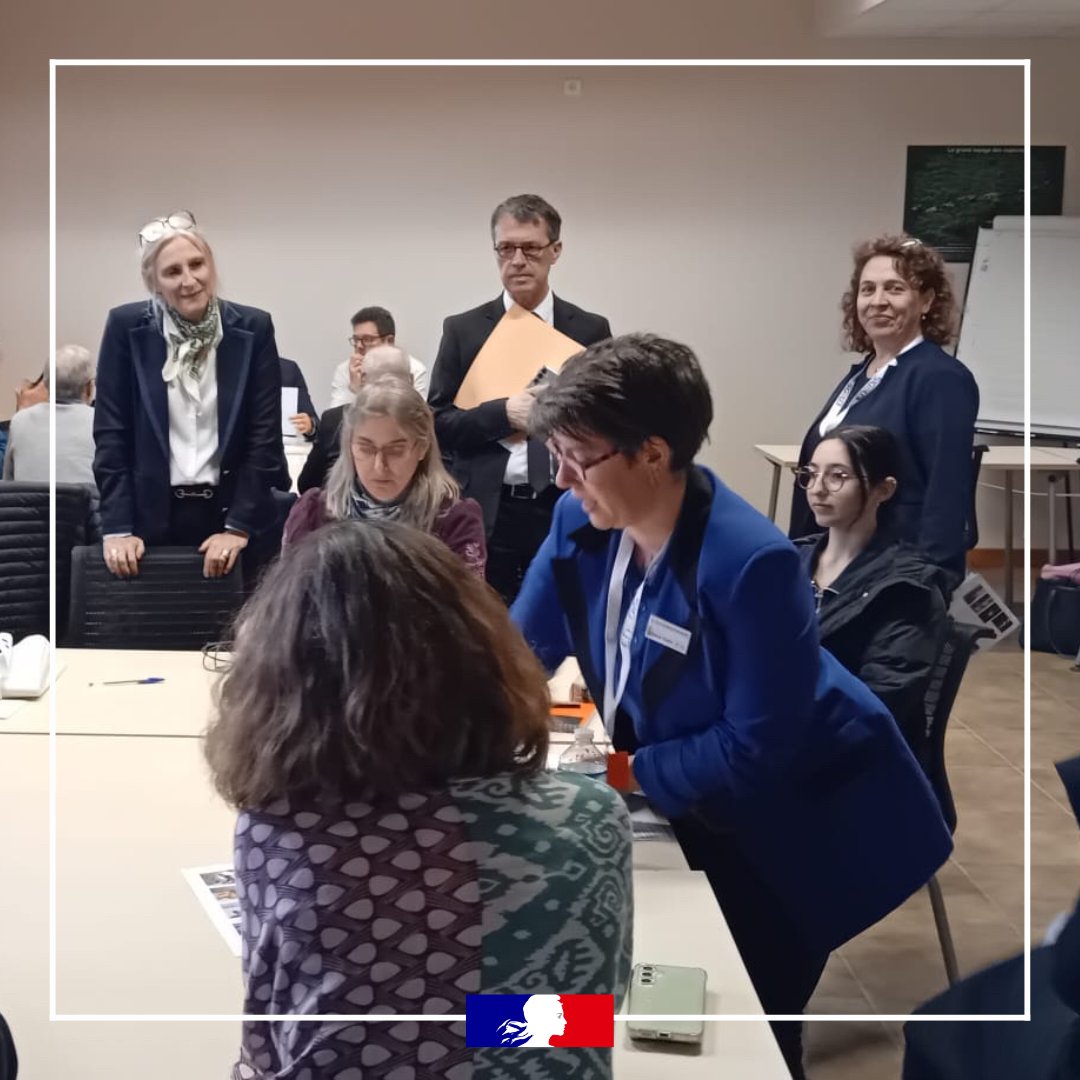 acgrenoble's tweet image. 🎓 Le recteur de l’académie de Grenoble présent à Alixan pour le colloque École-Entreprise @ccidrome, avec Nathalie Kuehn de la @dsden26.
🤝 Un temps d’échanges pour renforcer les liens avec le monde économique, au service de l’#orientation et de l’insertion des élèves.