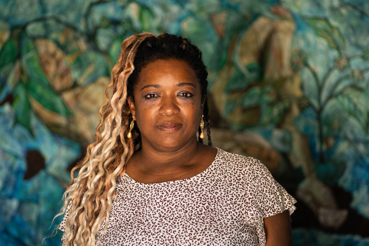 A través de "Raíces de Procedencia" y el "Estudio Taller Karma", estas #emprendedoras fortalecen el tejido social y rescatan tradiciones #afrocubanas, involucrando a los más pequeños en la creatividad. 🐚✨