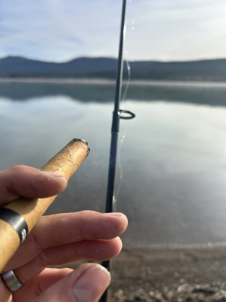 PastorAndPuros's tweet photo. Waiting on a bite… at least one thing’s hitting.
#PastorAndPuros #Friday @drewestatecigar #Blackend https://t.co/epAx1SrQis