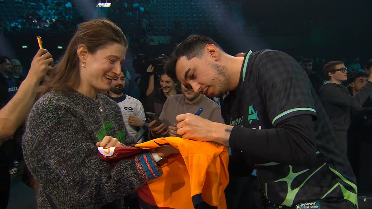 sadece aurora macı izlemek izlemistim