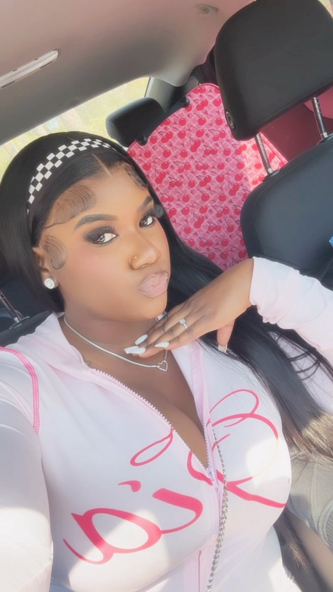 aaannoyim's tweet photo. safe to say I’m in my soft girl era 🌸 https://t.co/k1fuzTXgKg
