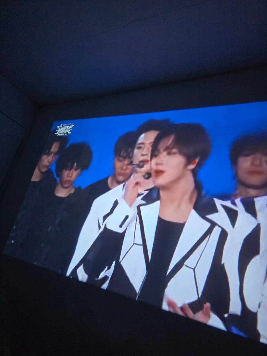 Pearlescent & Sapphire💎💙🍀☁️🔥🦊 tweet media