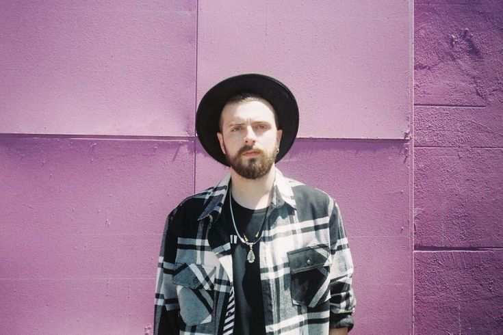 Atatürk, İsmet İnönü ve diğer milli kurtuluşçu paşaların yanında Enver: