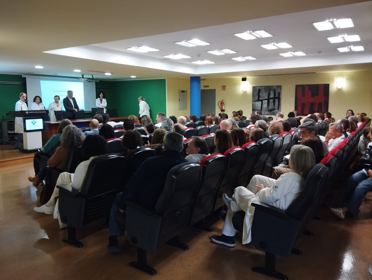 CAHU3Oriente's tweet photo. Nueva etapa para el Área de Salud III Oriente ❤️

Hoy se ha presentado la nueva Gerencia del Área de Salud III Oriente del SESPA en el Hospital del Oriente de Asturias y en el Hospital Valle del Nalón, en un acto que marca el inicio de una nueva etapa de trabajo y compromiso con la ciudadanía.

El equipo directivo, encabezado por la Gerente María Luisa Sánchez Núñez, ha sido presentado junto a:

• Juan José Alonso Ordiales, Director Económico y de Profesionales
• María José Gómez Castro, Directora de Salud Pública
• María Isabel Prieto Méndez, Directora de Cuidados y Coordinación Sociosanitaria
• Isabel González Fouces, Directora de Atención Hospitalaria
• Marisol Guerra García, Directora de Atención Primaria

También los han acompañado los respectivos Directores de Atención Sanitaria y Coordinación Territorial del HVN, Sandra Charro, y del HOA Fernando Mancheño.

Un equipo comprometido que trabajará de forma coordinada con todos los profesionales del Área para seguir avanzando en la calidad asistencial, la cercanía con los pacientes y el fortalecimiento del sistema sanitario público.