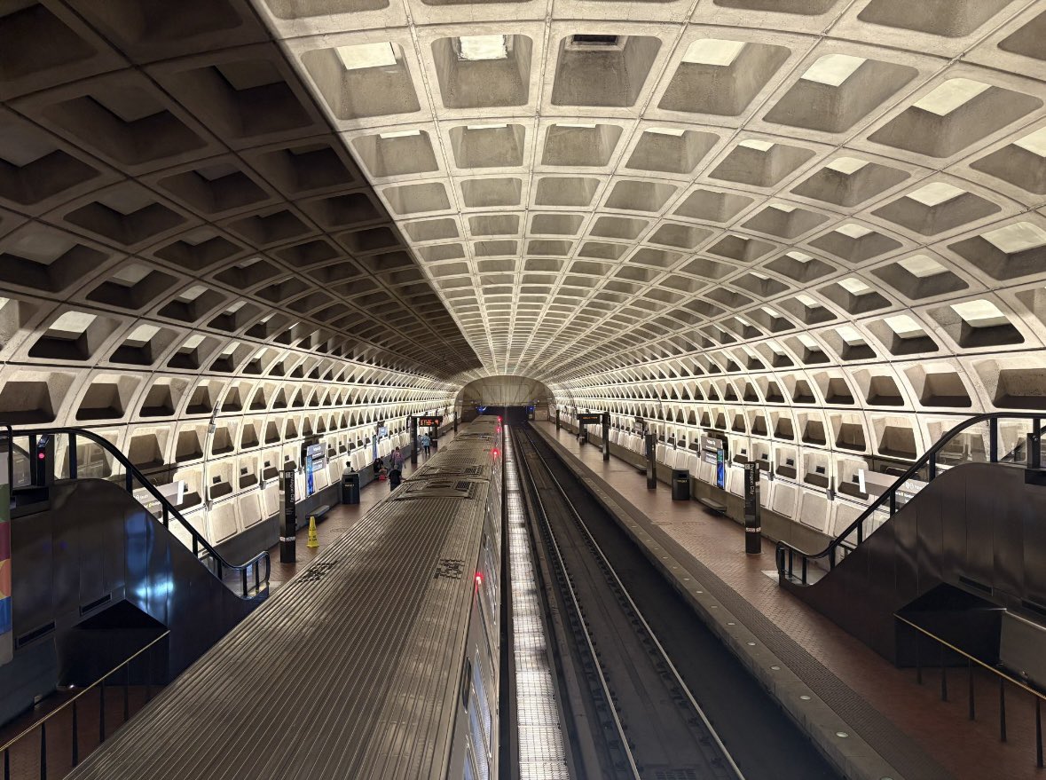 Rebecca Lowe tweet media