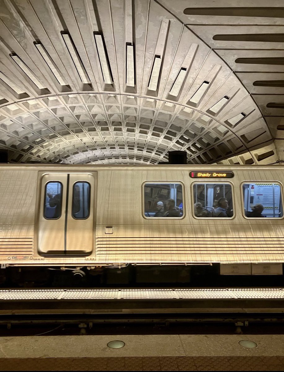 Rebecca Lowe tweet media