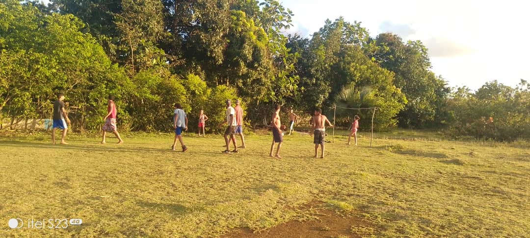 IrovisG89303's tweet photo. En cupey se respira futbol con la alegría que caracteriza a su pobladores y la guia del profesor de recreación el licenciado Vilmar Terrero https://t.co/e5OIyaF333